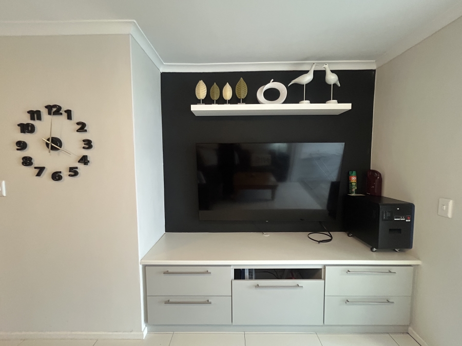 To Let 2 Bedroom Property for Rent in Big Bay Western Cape